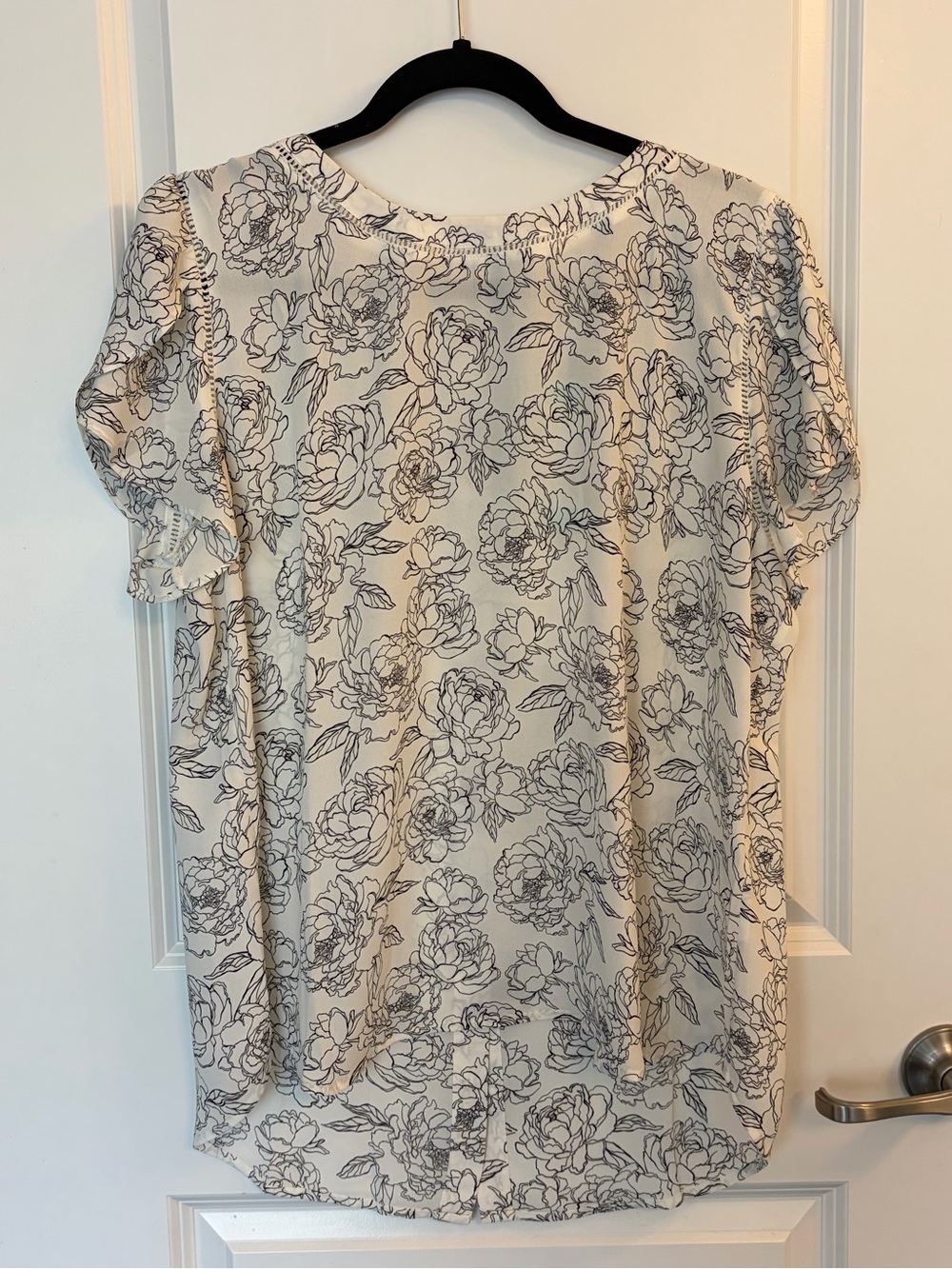 41 Hawthorn Cream Button-Back Blouse